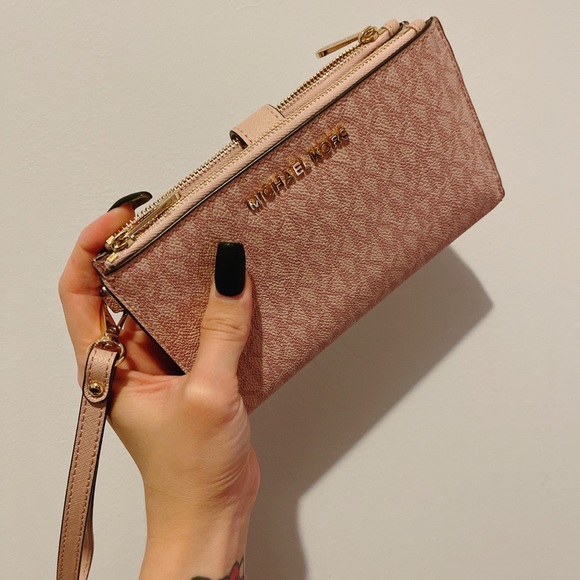 Michael Kors Wallet - Picture 2 of 5